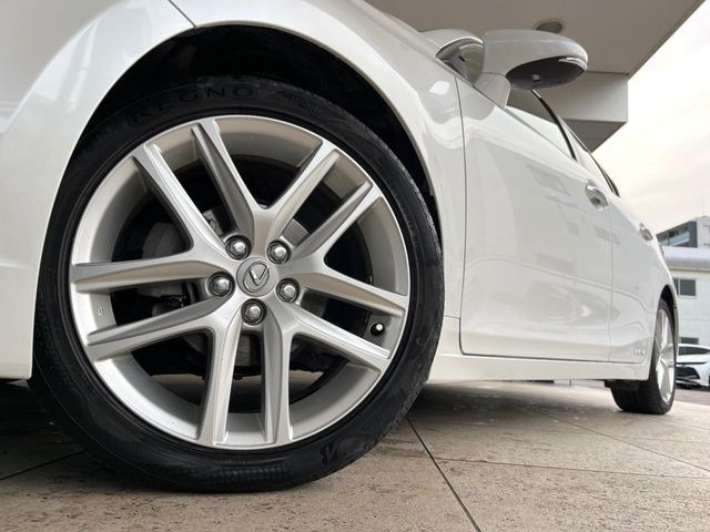 �y����17�C���`�A���~�z�C�[���z�O�ςɃ}�b�`���������A���~�z�C�[���𑕒����Ă���܂��B�e��ЊO�A���~�z�C�[����A�X�^�b�h���X�^�C�����戵�����Ă���܂��B���񂲑��k����������