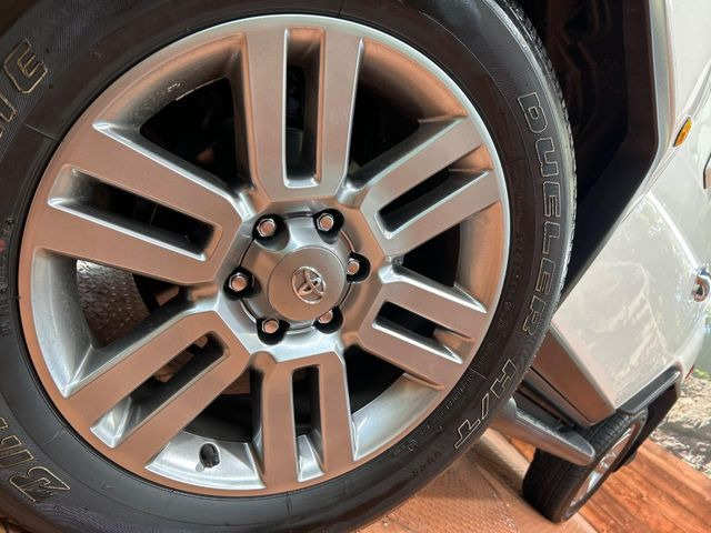 �y����20�C���`�A���~�z�C�[���z�O�ςɃ}�b�`���������A���~�z�C�[���𑕒����Ă���܂��B�e��ЊO�A���~�z�C�[����A�X�^�b�h���X�^�C�����戵�����Ă���܂��B���񂲑��k����������