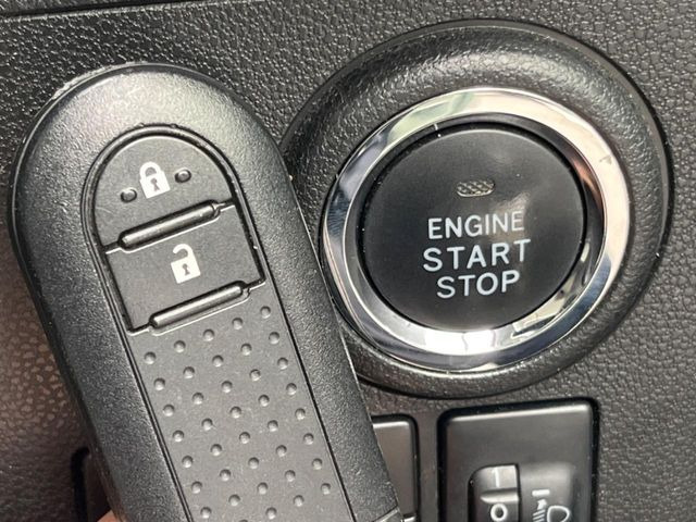 �y�L�[�t���[�V�X�e���z�J�o����|�P�b�g�ɓ��ꂽ�܂܂ł��h�A�̎{���E�������\�ȃX�}�[�g�L�[�𑕔��B�G���W���̃I���E�I�t�����J�M�����o���K�v����������Ƃ��Ă��֗��ł���