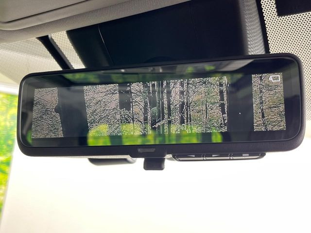 【デジタルインナーミラー】後席の大きな荷物や同乗者で後方が確認しづらい時でも安心!カメラが撮影した車両後方の映像をルームミラー内に表示。クリアな視界で状況の確認が可能です!