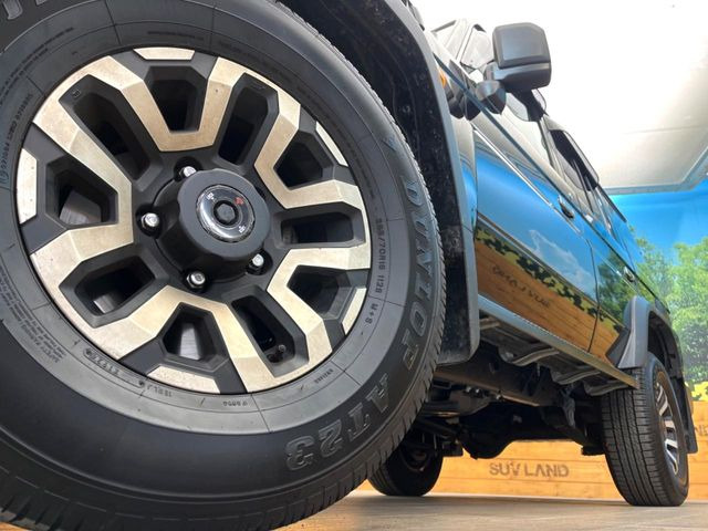 �y16�C���`�A���~�z�C�[���z�O�ςɃ}�b�`�����A���~�z�C�[���𑕒����Ă���܂��B�e��A���~�z�C�[����A�X�^�b�h���X�^�C�����戵�����Ă���܂��B���񂲑��k����������