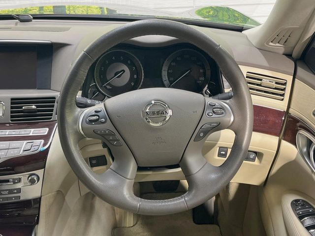 �y�����v�����X�e�A�����O�z�㎿�Ȋv���g�p���邱�ƂŁA��ɂ����������݂ƂĂ��^�]���₷���n���h���ł���