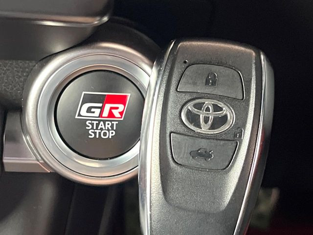 �y�X�}�[�g�L�[�z�J�o����|�P�b�g�ɓ��ꂽ�܂܂ł��h�A�̎{���E�������\�ȃX�}�[�g�L�[�𑕔��B�G���W���̃I���E�I�t�����J�M�����o���K�v����������Ƃ��Ă��֗��ł���