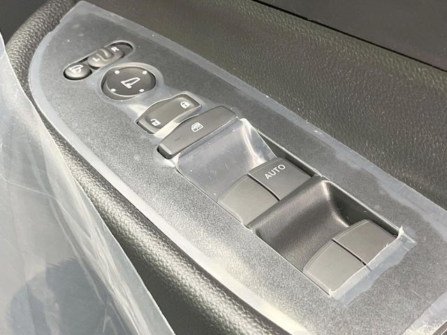 �y�d���i�[�~���[�z�T�C�h�~���[�͓d���i�[���ƂȂ��Ă���A�������ԏ�ł��L�Y�������X�N��}�����܂��B