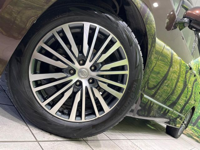 �y����18�C���`�A���~�z�C�[���z�O�ςɃ}�b�`���������A���~�z�C�[���𑕒����Ă���܂��B�e��ЊO�A���~�z�C�[����A�X�^�b�h���X�^�C�����戵�����Ă���܂��B���񂲑��k����������