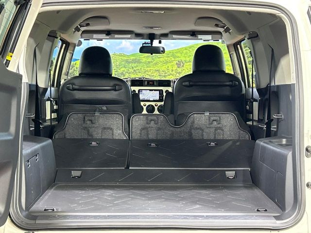 ���i�̂���������ʋ΁A���}���ɏ\���ȉ׎��X�y�[�X���m�ۂ��Ă���܂��B�Z�J���h�V�[�g��|���ƁA�傫�ȉו��̐ύڂ��\�ł���