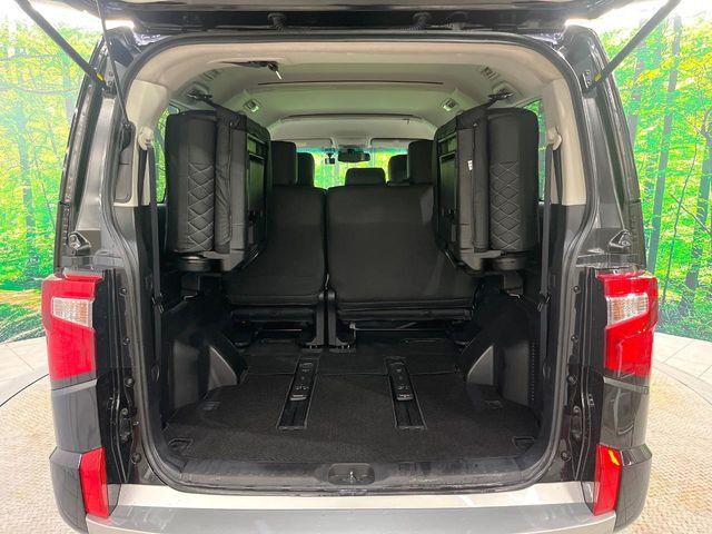 ���i�̂���������ʋ΁A���}���ɏ\���ȉ׎��X�y�[�X���m�ۂ��Ă���܂��B�Z�J���h�V�[�g��|���ƁA�傫�ȉו��̐ύڂ��\�ł���