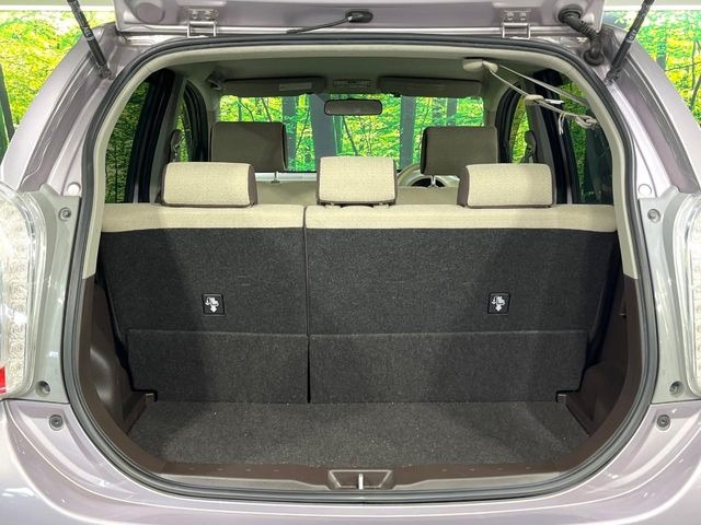 ���i�̂���������ʋ΁A���}���ɏ\���ȉ׎��X�y�[�X���m�ۂ��Ă���܂��B�Z�J���h�V�[�g��|���ƁA�傫�ȉו��̐ύڂ��\�ł���