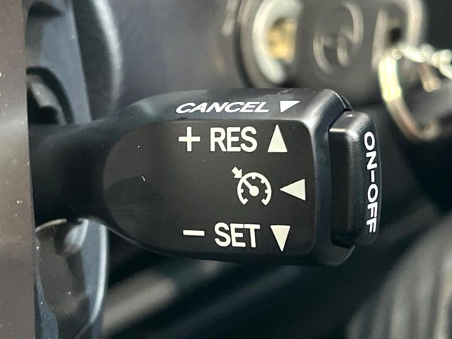 �y�N���[�Y�R���g���[���z�������H�����N���N���s�B�A�N�Z���𗣂��Ă���葬�x�ő��s���ł��A�������^�]���̕��S���y��!�����E�������ȒP�ȃX�C�b�`����Œ����ł��܂��B