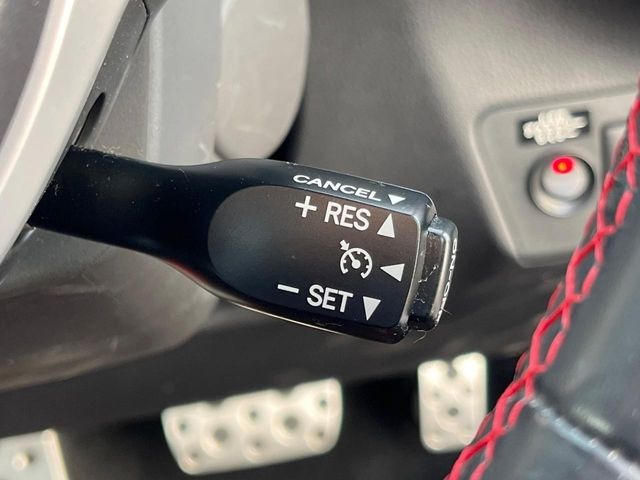 �y�N���[�Y�R���g���[���z�������H�����N���N���s�B�A�N�Z���𗣂��Ă���葬�x�ő��s���ł��A�������^�]���̕��S���y��!�����E�������ȒP�ȃX�C�b�`����Œ����ł��܂��B