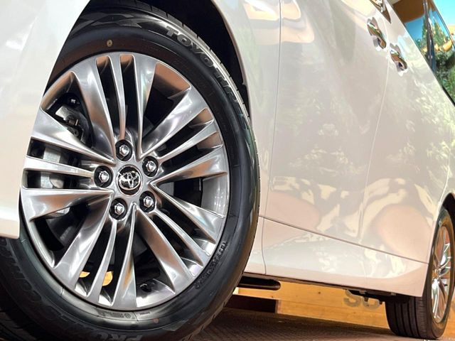 �y����18�C���`�A���~�z�C�[���z�O�ςɃ}�b�`���������A���~�z�C�[���𑕒����Ă���܂��B�e��ЊO�A���~�z�C�[����A�X�^�b�h���X�^�C�����戵�����Ă���܂��B���񂲑��k����������