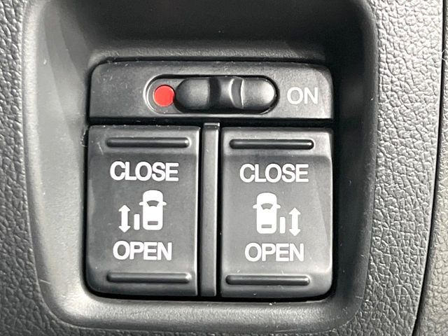 �y�����p���[�X���C�h�h�A�z�X�}�[�g�L�[��^�]�Ȃ̃X�C�b�`�Ō�ȗ����X���C�h�h�A�̊J���\���d��������͂����ăh�A���J����K�v�������A�����Ȃ��q�l�ł��ȒP�ɊJ���߂ł����K�ł���