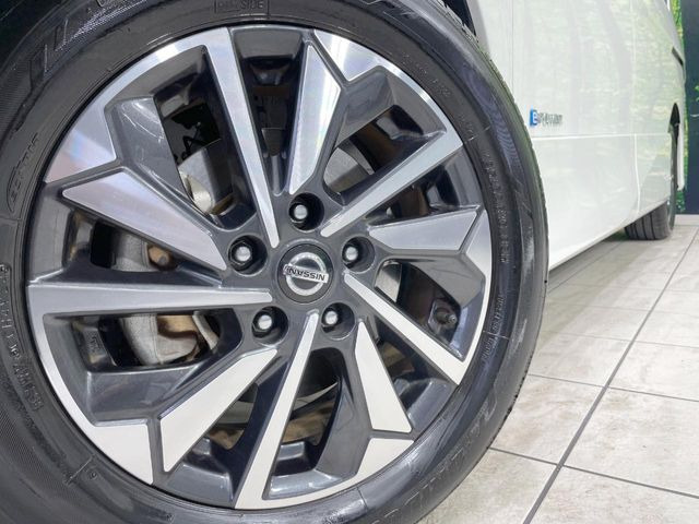 �y����16�C���`�A���~�z�C�[���z�O�ςɃ}�b�`���������A���~�z�C�[���𑕒����Ă���܂��B�e��ЊO�A���~�z�C�[����A�X�^�b�h���X�^�C�����戵�����Ă���܂��B���񂲑��k����������