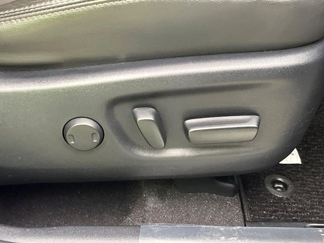 【パワーシート】スイッチ一つで簡単にシートの微調整が可能!電動だから力もいりません!快適なシートポジションにセットして、快適なドライブをお楽しみください。