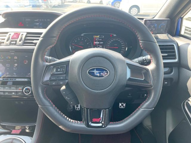 �y�����v�����X�e�A�����O�z�㎿�Ȋv���g�p���邱�ƂŁA��ɂ����������݂ƂĂ��^�]���₷���n���h���ł���