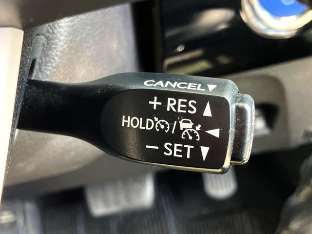 ���y�S�ԑ��Ǐ]�@�\�t�N���[�Y�R���g���[���z�O���𑖍s���̎ԗ������m���A�Ԋԋ�����ۂ悤�ԑ��𐧌䂷��B����������͕ϑ��@�ɂ�������A�K�v�ł���Εϑ����삪�����I�ɍs���܂���