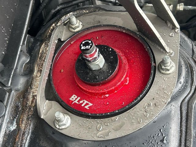 �y�u���b�c���ԍ����z�ԍ����Ⴍ�Ȃ�A�X�^�C���b�V���Ȍ����ڂƂȂ��Ă���܂��B�ԗ��̏d�S�������鎖�ŁA���s���̈��萫�����サ�܂���