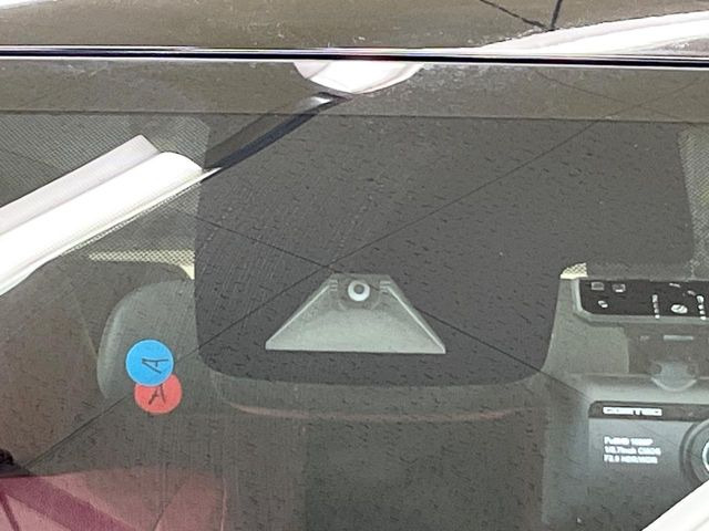 �y�g���^�Z�[�t�e�B�Z���X�z���s���ɑO���̎ԗ�����F�����A�Փ˂������Ȏ��͌x��ƃu���[�L�ŏՓˉ���Ɣ�Q�y�����A�V�X�g�B�����S�Ƀh���C�u�����y���݂��������܂��B