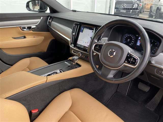 V90D4 モメンタム ディーゼル