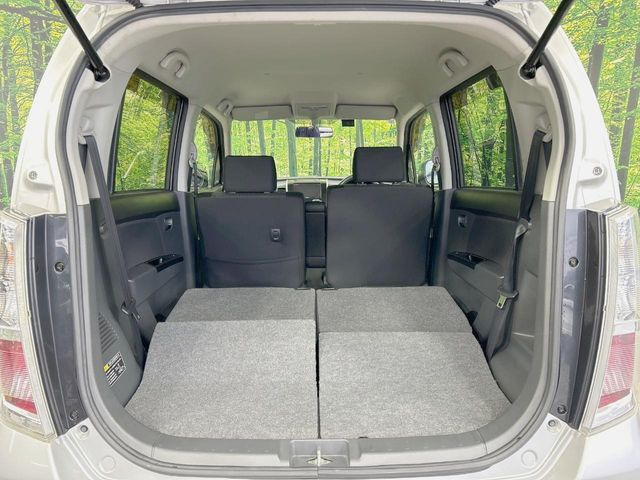 ���i�̂���������ʋ΁A���}���ɏ\���ȉ׎��X�y�[�X���m�ۂ��Ă���܂��B�Z�J���h�V�[�g��|���ƁA�傫�ȉו��̐ύڂ��\�ł���