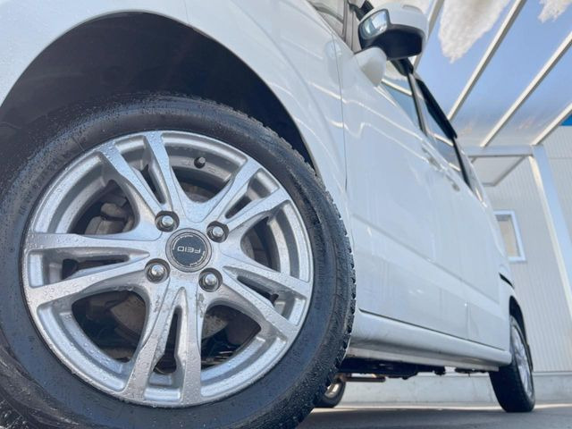 �y�A���~�z�C�[���z�O�ςɃ}�b�`�����A���~�z�C�[���𑕒����Ă���܂��B�e��A���~�z�C�[����A�X�^�b�h���X�^�C�����戵�����Ă���܂��B���񂲑��k����������