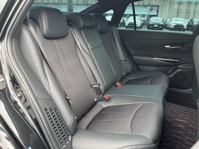 後部座席も気になるようなキズ・汚れやへたり等、大きなダメージはなく、良好な状態です。
