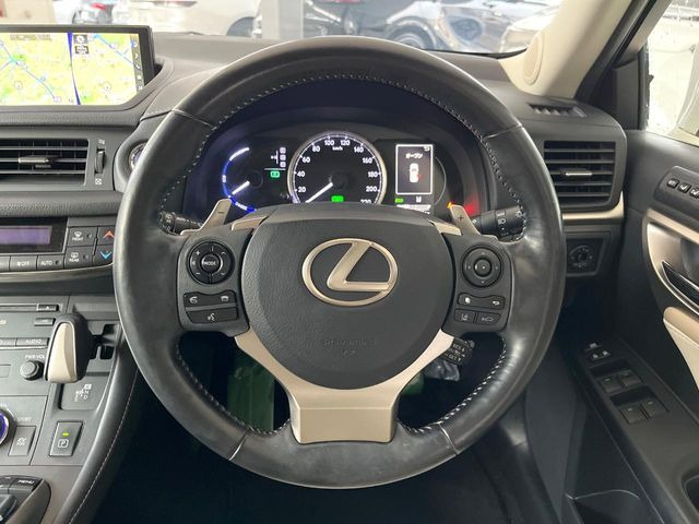 �y�����v�����X�e�A�����O�z�㎿�Ȋv���g�p���邱�ƂŁA��ɂ����������݂ƂĂ��^�]���₷���n���h���ł���