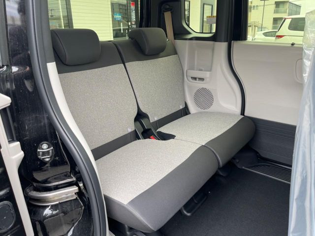 ���i���ȃI���W�i���t���A�}�b�g���I�v�V�����ɂĂ��p�ӂ��Ă���܂��B���D���ȃf�U�C����J���[�����Ԃɍ��킹�đI��ł����������Ƃ��ł��܂���