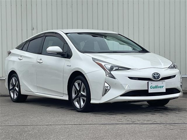 プリウス1.8 A ツーリングセレクション E-Four 4WD