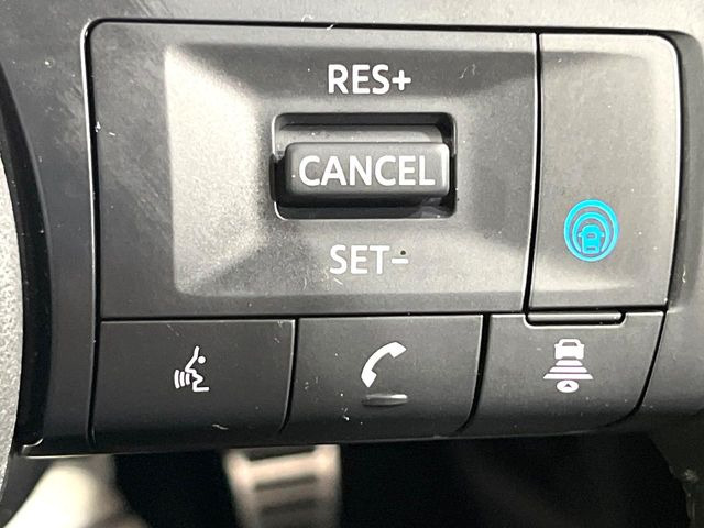 【プロパイロット】高速道路での長距離走行が楽に!!渋滞時と巡回走行のシーンで、アクセル・ブレーキ・ステアリングを自動で制御し、長距離運転の負担を軽減してくれます♪