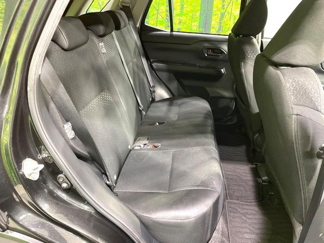 後部座席も気になるようなキズ・汚れやへたり等、大きなダメージはなく、良好な状態です。
