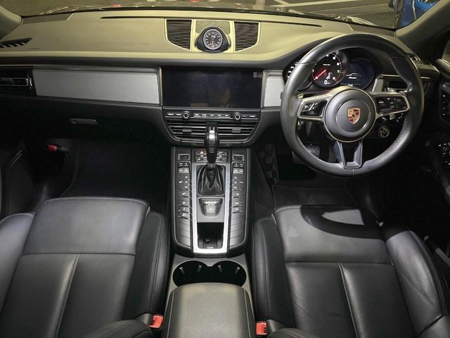 輸入車グループ総在庫数約2,000台!全国の系列店からメーカー・車種問わずご紹介出来るので、あなたにピッタリのお車が見つかるはずです♪まずはお問い合わせ下さい☆