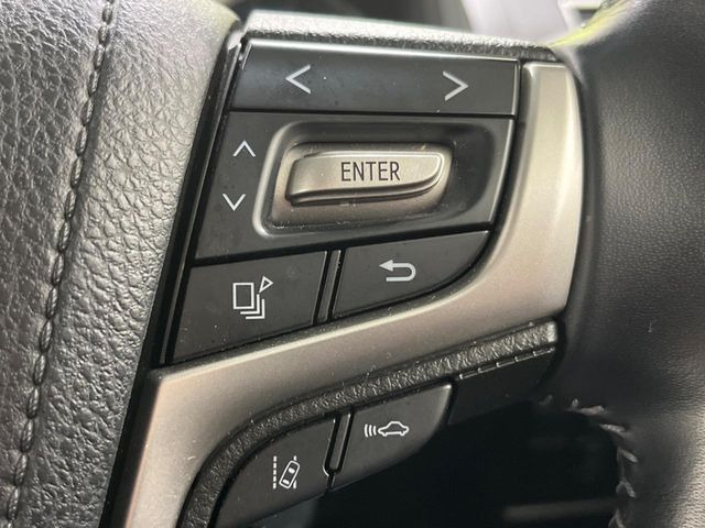 【レーダークルーズコントロール】高速道路での長距離走行が楽に!!自動で速度を保つクルーズコントロールが、衝突軽減システムと連携し、前方の車両を感知して車間を保つように速度調節してくれます!!