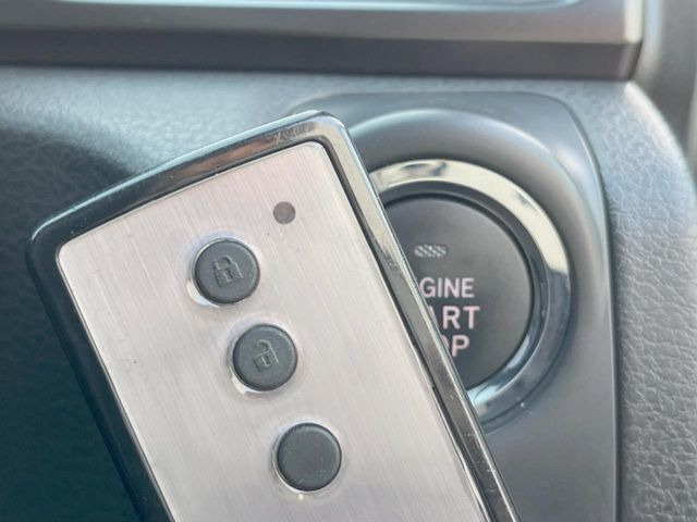 �y�A�N�Z�X�L�[&�v�b�V���X�^�[�g�z�J�o����|�P�b�g�ɓ��ꂽ�܂܂ł��h�A�̎{���E�������\�ȃX�}�[�g�L�[�𑕔��B�G���W���̃I���E�I�t�����J�M�����o���K�v�������A�{�^�����v�b�V�����邾����OK��