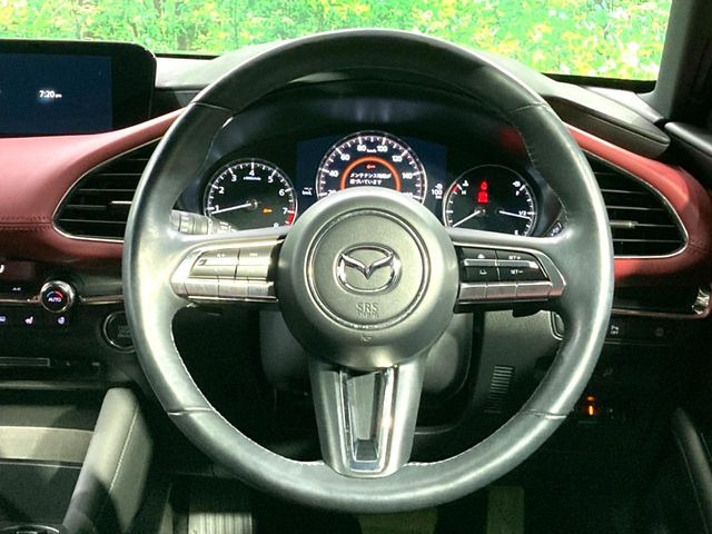 �y�����v�����X�e�A�����O�z�㎿�Ȋv���g�p���邱�ƂŁA��ɂ����������݂ƂĂ��^�]���₷���n���h���ł���