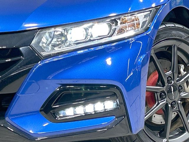 �yLED�w�b�h���C�g�z���V����ԑ��s�����ǍD�Ȏ��E���m�ۂ����S���ĉ^�]�ł��鍂�P�xLED�w�b�h���C�g�𑕔�!�_�����x�������A����d�͂��}�����Ă��܂��B