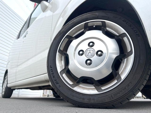 �y����15�C���`�A���~�z�C�[���z�O�ςɃ}�b�`���������A���~�z�C�[���𑕒����Ă���܂��B�e��ЊO�A���~�z�C�[����A�X�^�b�h���X�^�C�����戵�����Ă���܂��B���񂲑��k����������