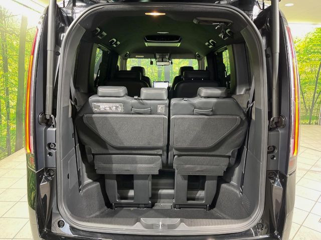 ���i�̂���������ʋ΁A���}���ɏ\���ȉ׎��X�y�[�X���m�ۂ��Ă���܂��B�Z�J���h�V�[�g��|���ƁA�傫�ȉו��̐ύڂ��\�ł���