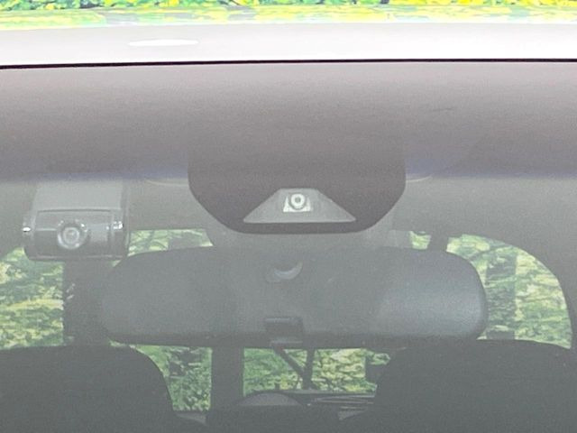 �y�z���_�Z���V���O�z���s���ɑO���̎ԗ�����F�����A�Փ˂������Ȏ��͌x��ƃu���[�L�ŏՓˉ���Ɣ�Q�y�����A�V�X�g�B�����S�Ƀh���C�u�����y���݂��������܂��B