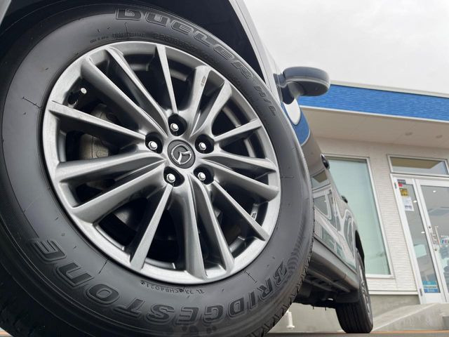 �y����17�C���`�A���~�z�C�[���z�O�ςɃ}�b�`���������A���~�z�C�[���𑕒����Ă���܂��B�e��ЊO�A���~�z�C�[����A�X�^�b�h���X�^�C�����戵�����Ă���܂��B���񂲑��k����������