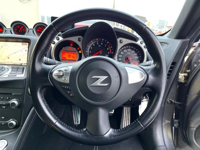 �y�����v�����X�e�A�����O�z�㎿�Ȋv���g�p���邱�ƂŁA��ɂ����������݂ƂĂ��^�]���₷���n���h���ł���