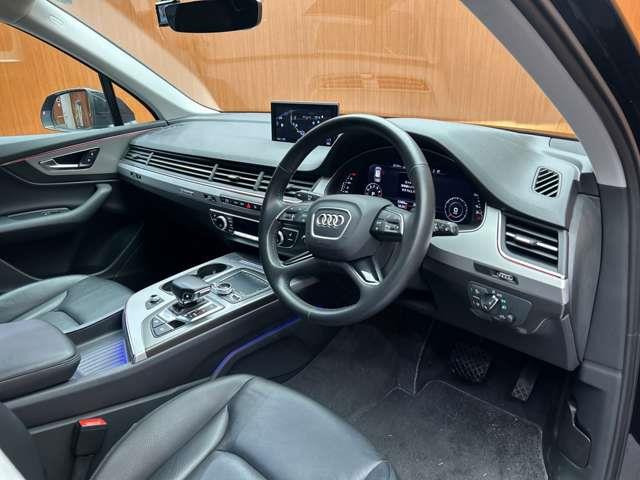 Q755 TFSI クワトロ 4WD