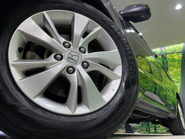 �y����16�C���`�A���~�z�C�[���z�O�ςɃ}�b�`���������A���~�z�C�[���𑕒����Ă���܂��B�e��ЊO�A���~�z�C�[����A�X�^�b�h���X�^�C�����戵�����Ă���܂��B���񂲑��k����������