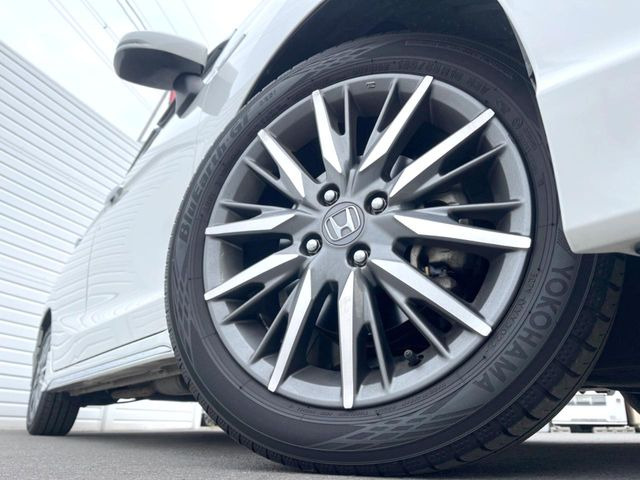 �y����16�C���`�A���~�z�C�[���z�O�ςɃ}�b�`���������A���~�z�C�[���𑕒����Ă���܂��B�e��ЊO�A���~�z�C�[����A�X�^�b�h���X�^�C�����戵�����Ă���܂��B���񂲑��k����������