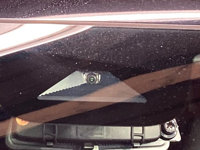 �y�z���_�Z���V���O�z���s���ɑO���̎ԗ�����F�����A�Փ˂������Ȏ��͌x��ƃu���[�L�ŏՓˉ���Ɣ�Q�y�����A�V�X�g�B�����S�Ƀh���C�u�����y���݂��������܂��B