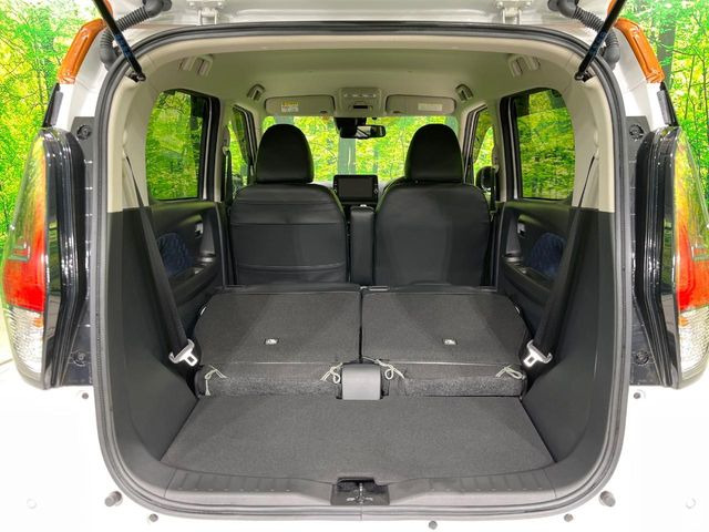 ���i�̂���������ʋ΁A���}���ɏ\���ȉ׎��X�y�[�X���m�ۂ��Ă���܂��B�Z�J���h�V�[�g��|���ƁA�傫�ȉו��̐ύڂ��\�ł���