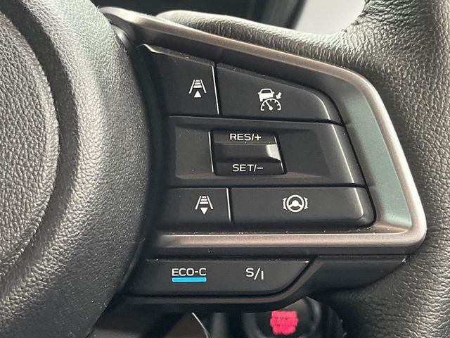 【全車速追従機能付クルーズコントロール】高速道路での長距離走行が楽に!!自動で速度を保つクルーズコントロールが、衝突軽減システムと連携し、前方の車両を感知して車間を保つように速度調節してくれます!!