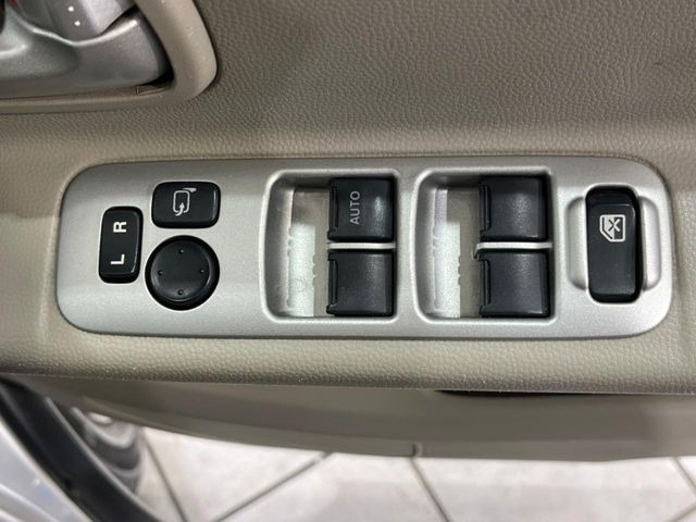 �y�d���i�[�~���[�z�T�C�h�~���[�͓d���i�[���ƂȂ��Ă���A�������ԏ�ł��L�Y�������X�N��}�����܂��B