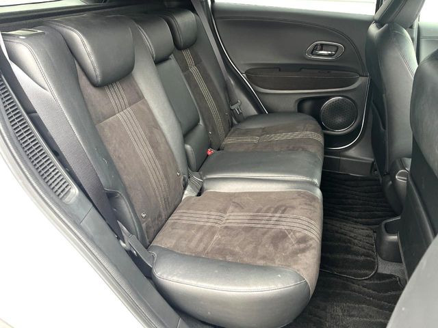 後部座席も気になるようなキズ・汚れやへたり等、大きなダメージはなく、良好な状態です。
