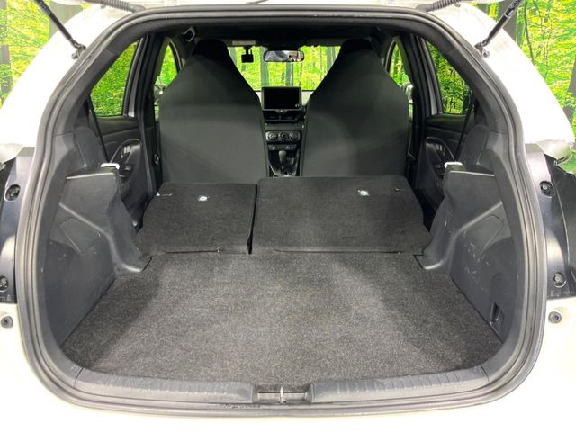 ���i�̂���������ʋ΁A���}���ɏ\���ȉ׎��X�y�[�X���m�ۂ��Ă���܂��B�Z�J���h�V�[�g��|���ƁA�傫�ȉו��̐ύڂ��\�ł���